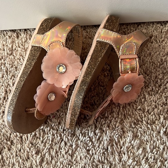 These sandals are super comfortable and in great condition. - Picture 4 of 5